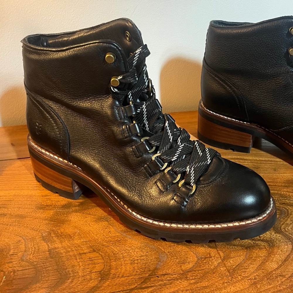 Frye Alta hiking bootie size 8.5